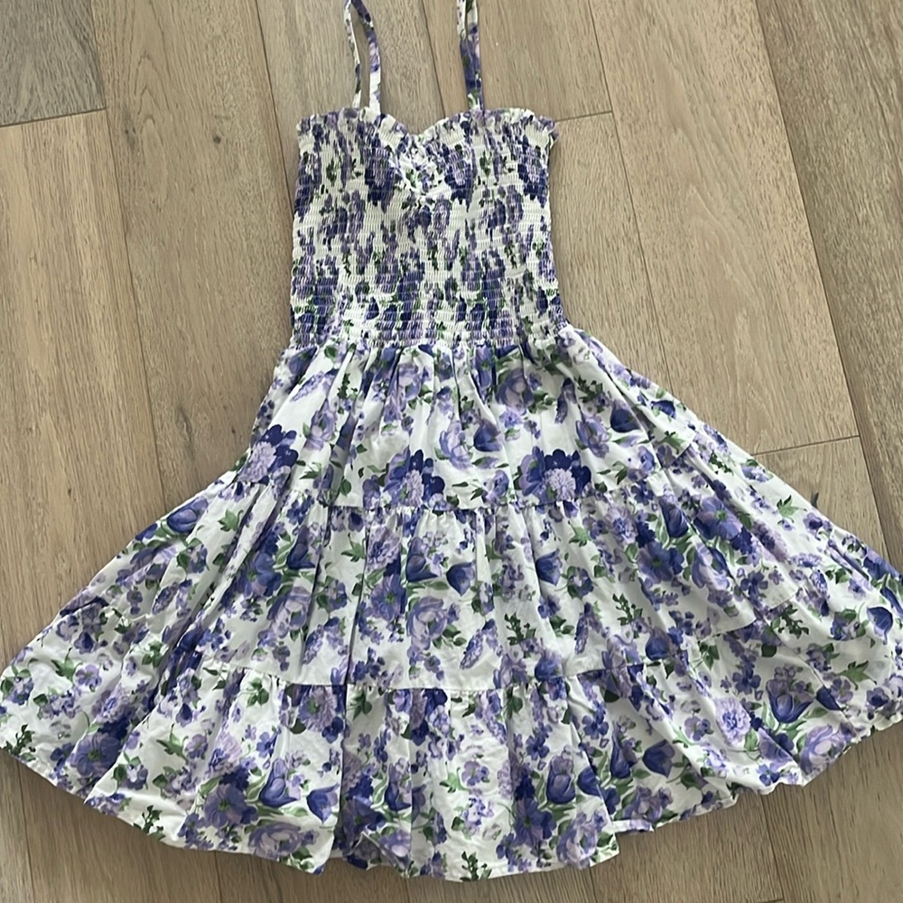 Beautiful floral dress! Good condition!